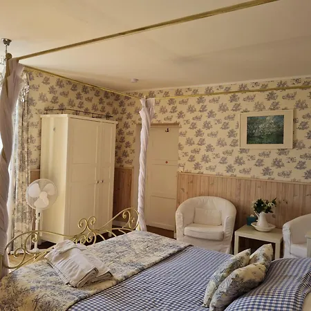 Alojamento de Acomodação e Pequeno-almoço Fleur De Lys 3*